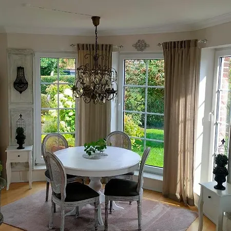 Luana's White Homestay Surwold