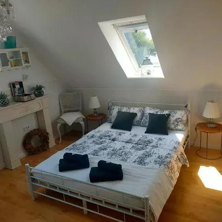 Homestay Luana's White