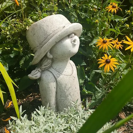 Luana's White Surwold