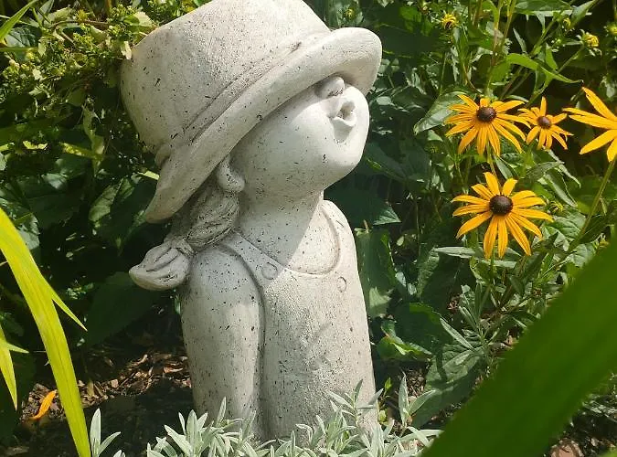 Luana's White Surwold